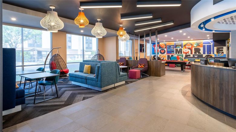 <b>Tru By Hilton Commerce Lobby</b>. Images powered by <a href="https://iceportal.shijigroup.com/" title="IcePortal" target="_blank">IcePortal</a>.
