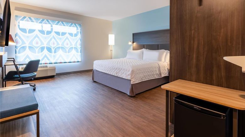 <b>Tru By Hilton Commerce Room</b>. Images powered by <a href="https://iceportal.shijigroup.com/" title="IcePortal" target="_blank">IcePortal</a>.