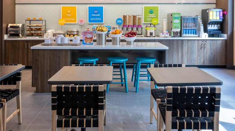 <b>Tru By Hilton Commerce Restaurant</b>. Images powered by <a href="https://iceportal.shijigroup.com/" title="IcePortal" target="_blank">IcePortal</a>.