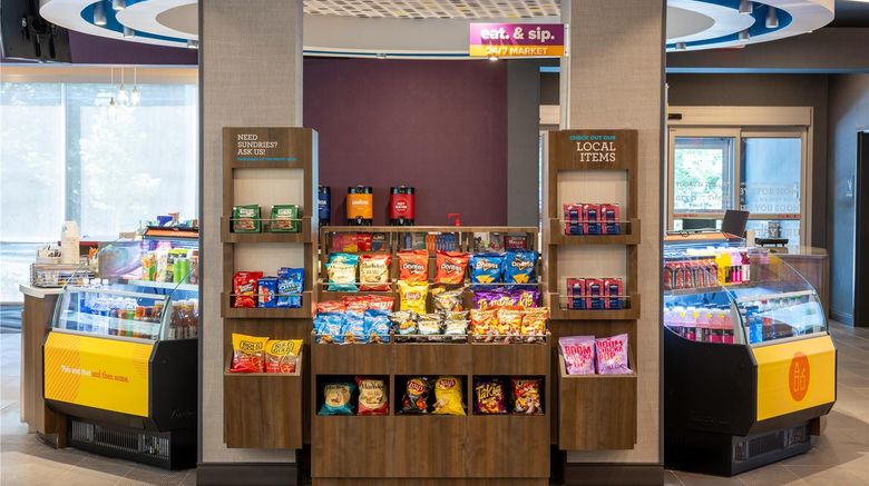 <b>Tru By Hilton Commerce Restaurant</b>. Images powered by <a href="https://iceportal.shijigroup.com/" title="IcePortal" target="_blank">IcePortal</a>.