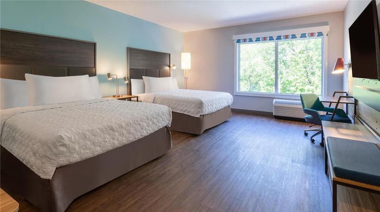 <b>Tru By Hilton Commerce Room</b>. Images powered by <a href="https://iceportal.shijigroup.com/" title="IcePortal" target="_blank">IcePortal</a>.