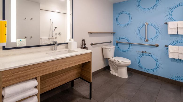 <b>Tru By Hilton Commerce Room</b>. Images powered by <a href="https://iceportal.shijigroup.com/" title="IcePortal" target="_blank">IcePortal</a>.