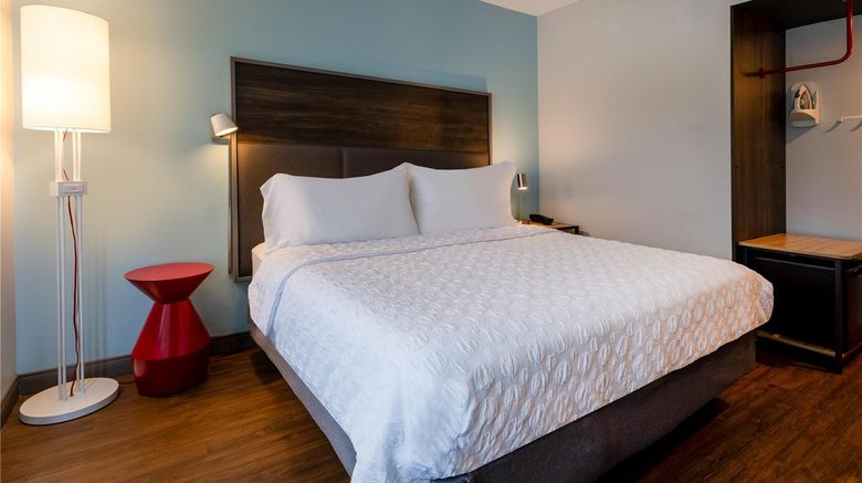 <b>Tru By Hilton Commerce Room</b>. Images powered by <a href="https://iceportal.shijigroup.com/" title="IcePortal" target="_blank">IcePortal</a>.