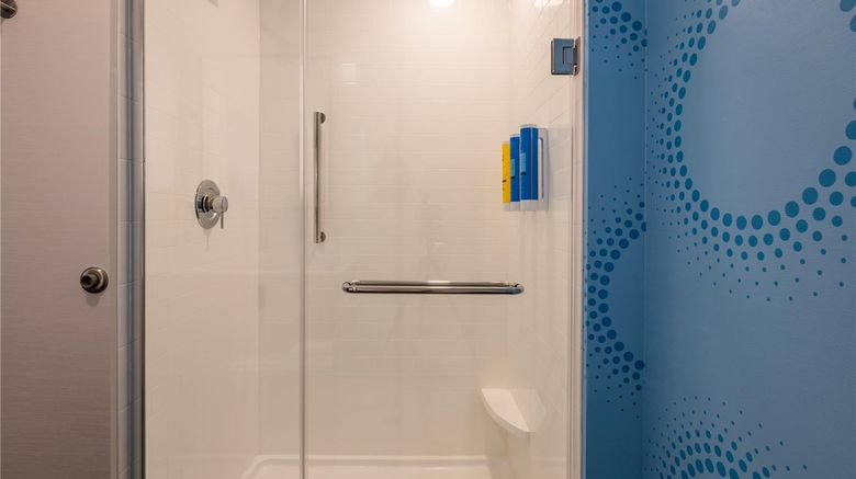 <b>Tru By Hilton Commerce Room</b>. Images powered by <a href="https://iceportal.shijigroup.com/" title="IcePortal" target="_blank">IcePortal</a>.