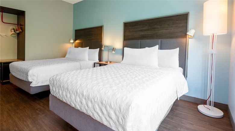 <b>Tru By Hilton Commerce Room</b>. Images powered by <a href="https://iceportal.shijigroup.com/" title="IcePortal" target="_blank">IcePortal</a>.