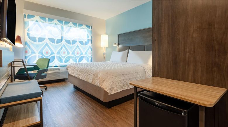 <b>Tru By Hilton Commerce Room</b>. Images powered by <a href="https://iceportal.shijigroup.com/" title="IcePortal" target="_blank">IcePortal</a>.