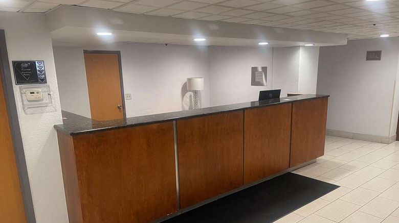 <b>Days Inn by Wyndham Englewood Dayton Apt Lobby</b>. Images powered by <a href="https://iceportal.shijigroup.com/" title="IcePortal" target="_blank">IcePortal</a>.