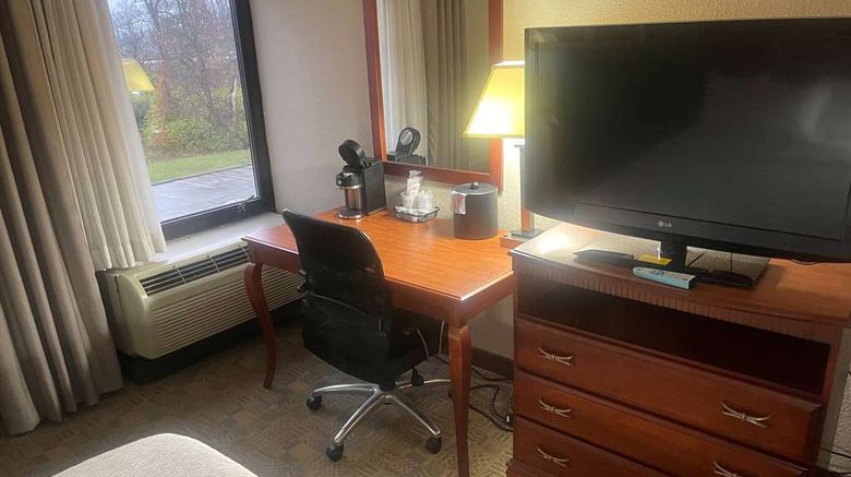 <b>Days Inn by Wyndham Englewood Dayton Apt Room</b>. Images powered by <a href="https://iceportal.shijigroup.com/" title="IcePortal" target="_blank">IcePortal</a>.