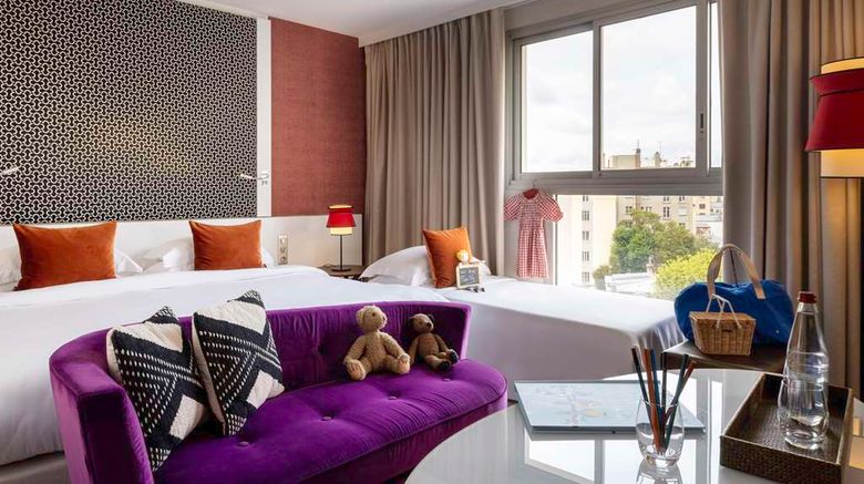 Hotel Etoile Maillot Room. Images powered by <a href="https://iceportal.shijigroup.com" target="_blank" rel="noopener">Ice Portal</a>.