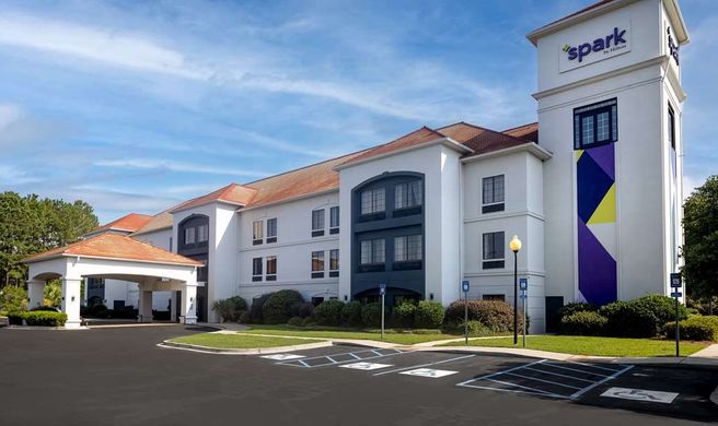 Spark by Hilton Savannah Airport Exterior