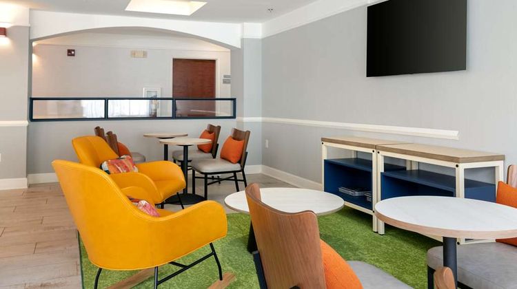 Spark by Hilton Savannah Airport Lobby
