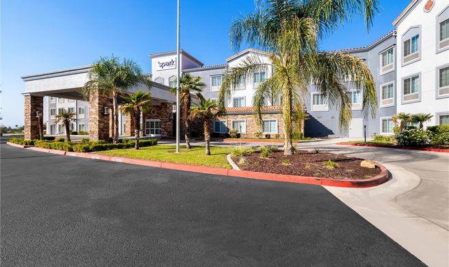 Spark by Hilton Redlands Exterior
