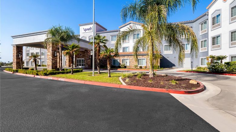 <b>Spark by Hilton Redlands Exterior</b>. Images powered by <a href="https://iceportal.shijigroup.com/" title="IcePortal" target="_blank">IcePortal</a>.