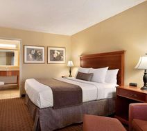 Days Inn by Wyndham Culpeper Room