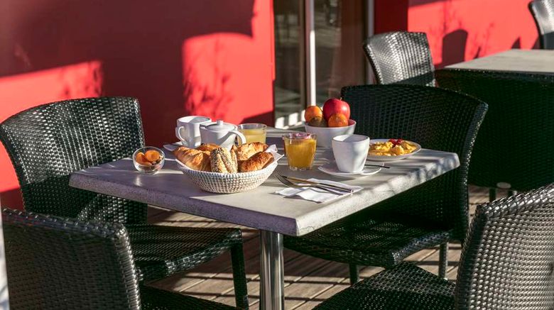 <b>Hotel Clermont Estaing Restaurant</b>. Images powered by <a href="https://iceportal.shijigroup.com/" title="IcePortal" target="_blank">IcePortal</a>.