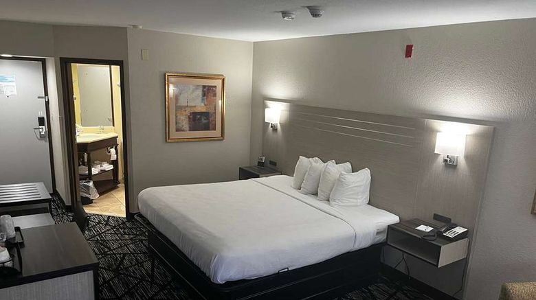 <b>Baymont by Wyndham Monroe Ohio Room</b>. Images powered by <a href="https://iceportal.shijigroup.com/" title="IcePortal" target="_blank">IcePortal</a>.
