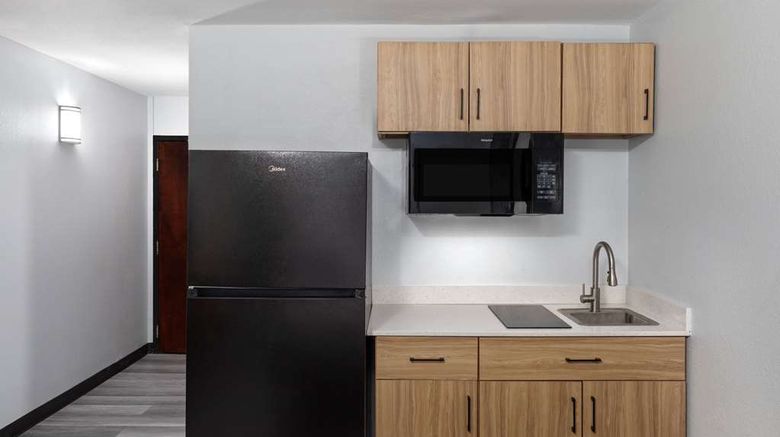 <b>Super 8 by Wyndham Alexandria Suite</b>. Images powered by <a href="https://iceportal.shijigroup.com/" title="IcePortal" target="_blank">IcePortal</a>.