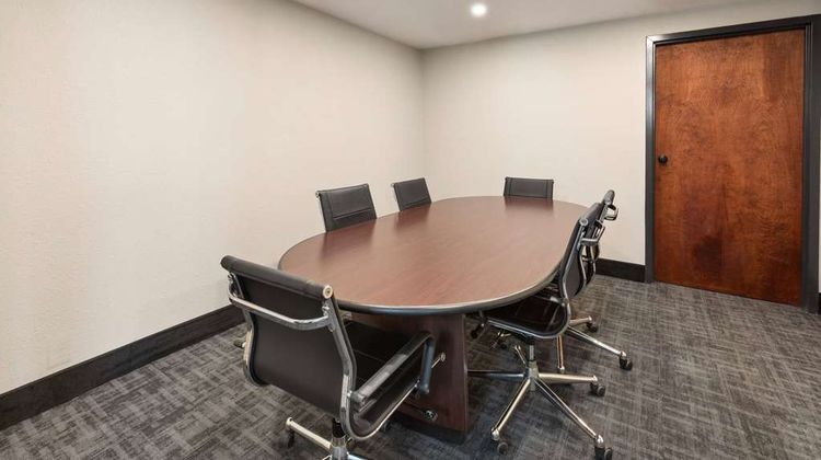 Super 8 by Wyndham Alexandria Meeting