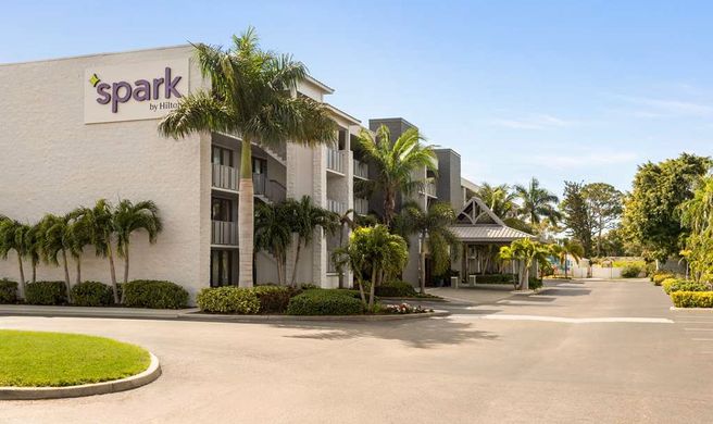 Spark by Hilton Siesta Key Gateway Exterior