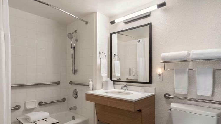 Spark by Hilton Siesta Key Gateway Room