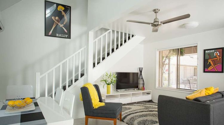 Byron Central Apartments Room
