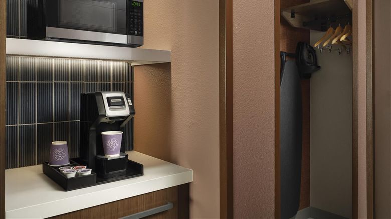 <b>Hilton Garden Inn Merced Room</b>. Images powered by <a href="https://iceportal.shijigroup.com/" title="IcePortal" target="_blank">IcePortal</a>.