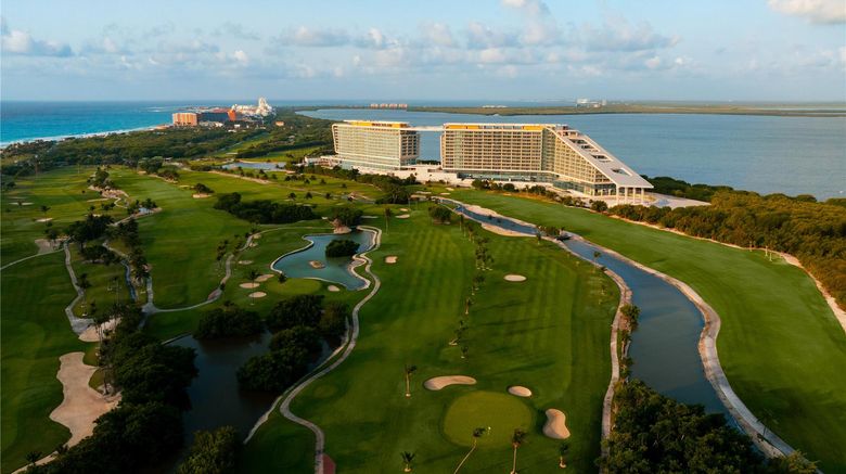 <b>Hyatt Vivid Grand Island Golf</b>. Images powered by <a href="https://iceportal.shijigroup.com/" title="IcePortal" target="_blank">IcePortal</a>.