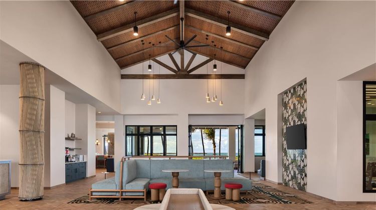 Hampton Inn & Suites Maui North Shore Lobby
