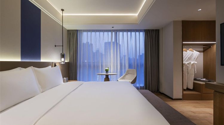 Novotel Shanghai JingAn Suite