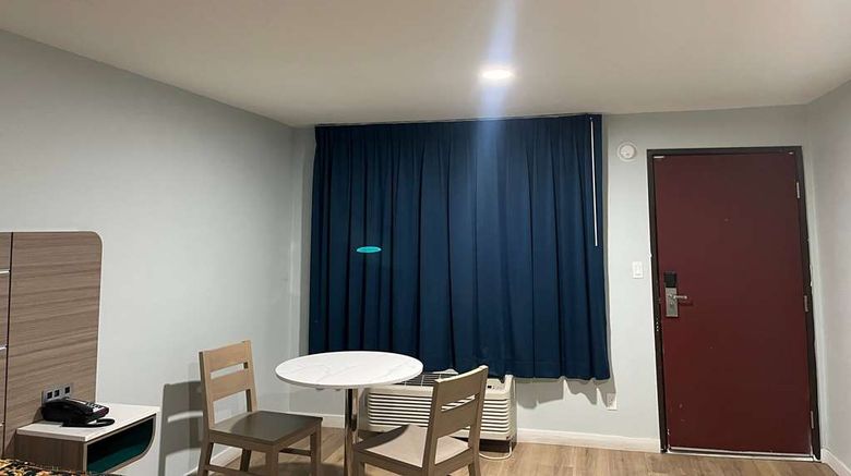 <b>Travelodge by Wyndham Fairplex Pomona Room</b>. Images powered by <a href="https://iceportal.shijigroup.com/" title="IcePortal" target="_blank">IcePortal</a>.