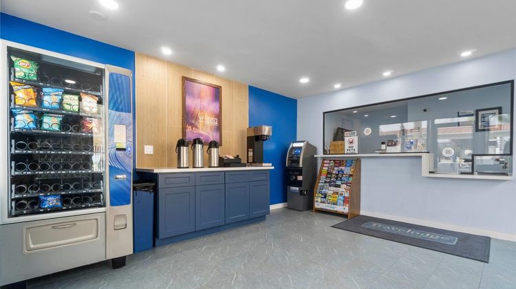 Travelodge by Wyndham Fairplex Pomona Lobby