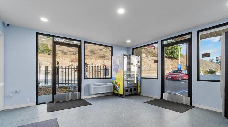 Travelodge by Wyndham Fairplex Pomona Lobby