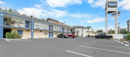 Travelodge by Wyndham Fairplex Pomona Exterior