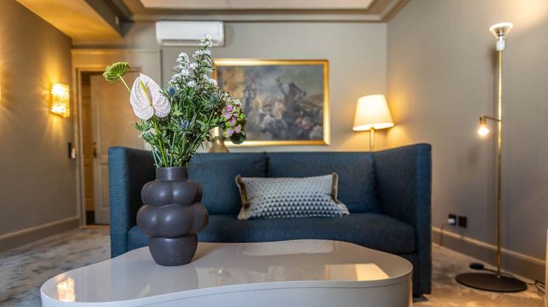 <b>Royal Hotel Suite</b>. Images powered by <a href="https://iceportal.shijigroup.com/" title="IcePortal" target="_blank">IcePortal</a>.