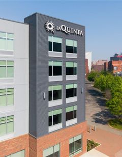 La Quinta Inn & Suites by Wyndham