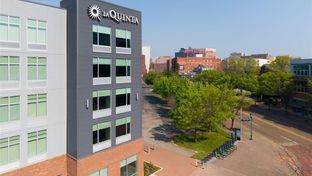 La Quinta Inn & Suites by Wyndham