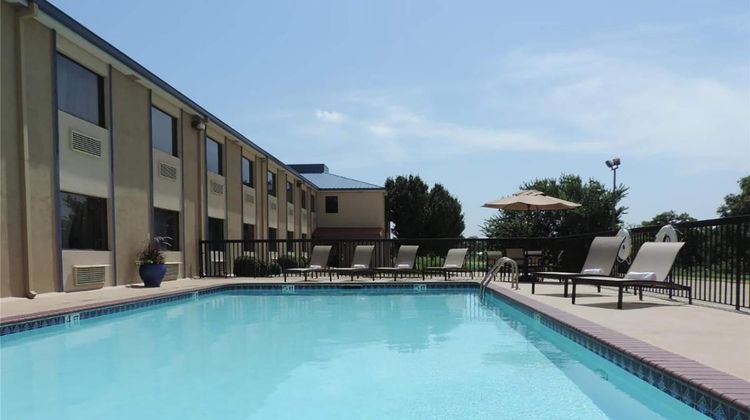 Baymont by Wyndham Ardmore I-35 Pool