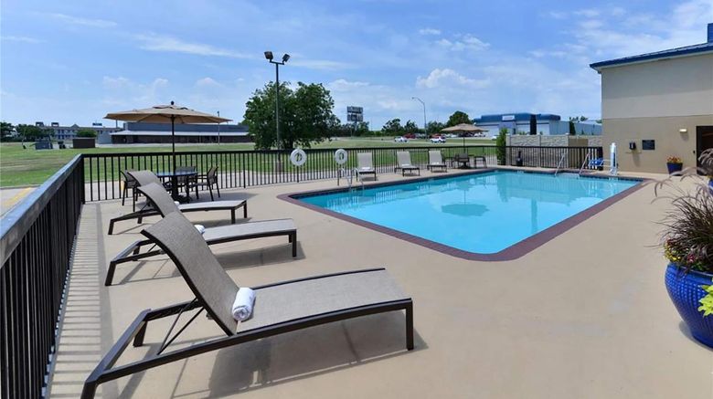 <b>Baymont by Wyndham Ardmore I-35 Pool</b>. Images powered by <a href="https://iceportal.shijigroup.com/" title="IcePortal" target="_blank">IcePortal</a>.