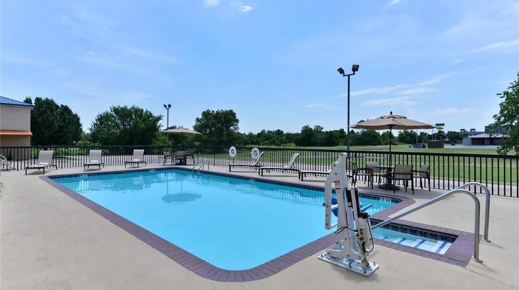 Baymont by Wyndham Ardmore I-35 Pool