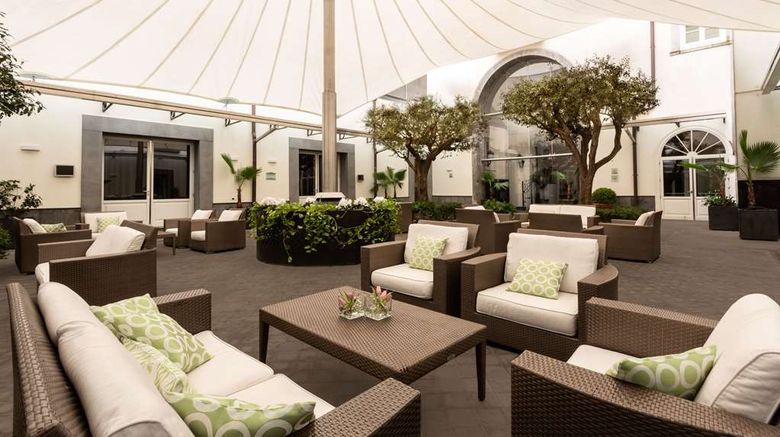 <b>Palazzo Caracciolo Naples Restaurant</b>. Images powered by <a href="https://iceportal.shijigroup.com/" title="IcePortal" target="_blank">IcePortal</a>.
