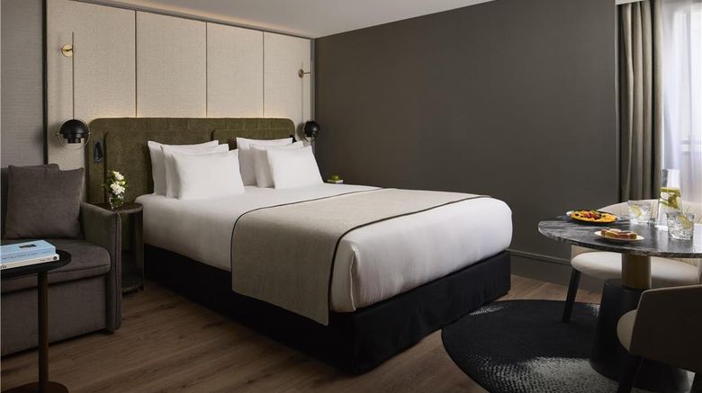 <b>NH Paris Champs-Elysees Suite</b>. Images powered by <a href="https://iceportal.shijigroup.com/" title="IcePortal" target="_blank">IcePortal</a>.