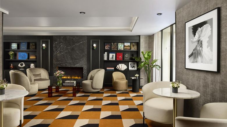<b>NH Paris Champs-Elysees Lobby</b>. Images powered by <a href="https://iceportal.shijigroup.com/" title="IcePortal" target="_blank">IcePortal</a>.