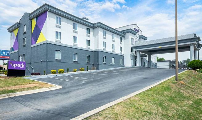 Spark by Hilton Commerce Exterior