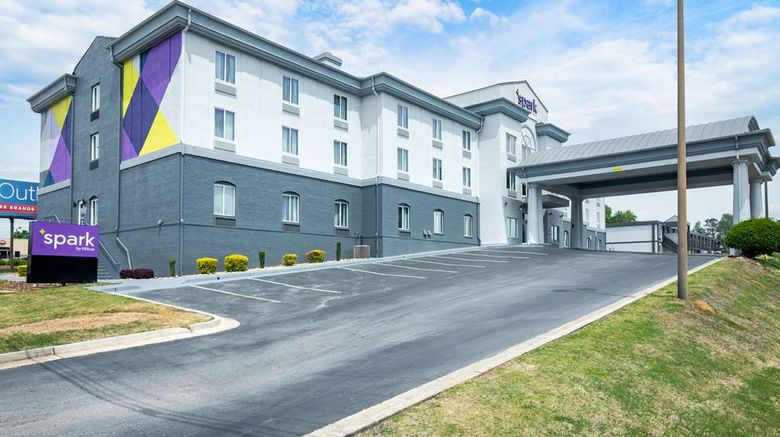 <b>Spark by Hilton Commerce Exterior</b>. Images powered by <a href="https://iceportal.shijigroup.com/" title="IcePortal" target="_blank">IcePortal</a>.