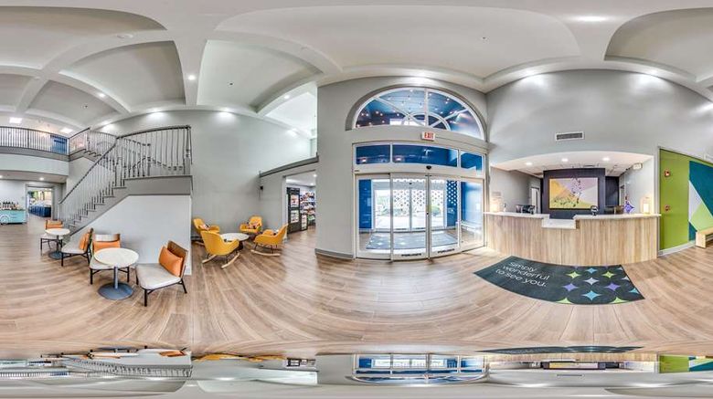 <b>Spark by Hilton Commerce Lobby</b>. Images powered by <a href="https://iceportal.shijigroup.com/" title="IcePortal" target="_blank">IcePortal</a>.