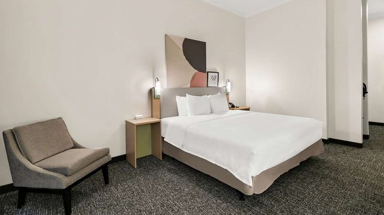 <b>Spark by Hilton Commerce Room</b>. Images powered by <a href="https://iceportal.shijigroup.com/" title="IcePortal" target="_blank">IcePortal</a>.