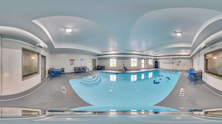 <b>Spark by Hilton Commerce Pool</b>. Images powered by <a href="https://iceportal.shijigroup.com/" title="IcePortal" target="_blank">IcePortal</a>.
