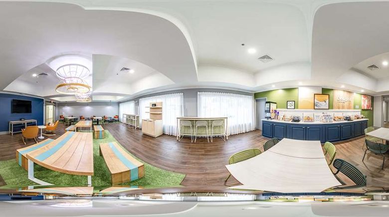 <b>Spark by Hilton Commerce Restaurant</b>. Images powered by <a href="https://iceportal.shijigroup.com/" title="IcePortal" target="_blank">IcePortal</a>.
