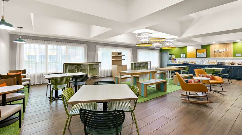 <b>Spark by Hilton Commerce Restaurant</b>. Images powered by <a href="https://iceportal.shijigroup.com/" title="IcePortal" target="_blank">IcePortal</a>.