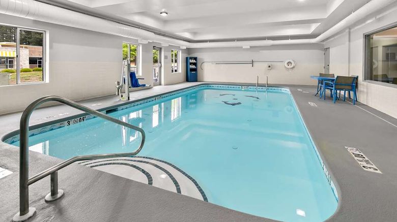 <b>Spark by Hilton Commerce Pool</b>. Images powered by <a href="https://iceportal.shijigroup.com/" title="IcePortal" target="_blank">IcePortal</a>.